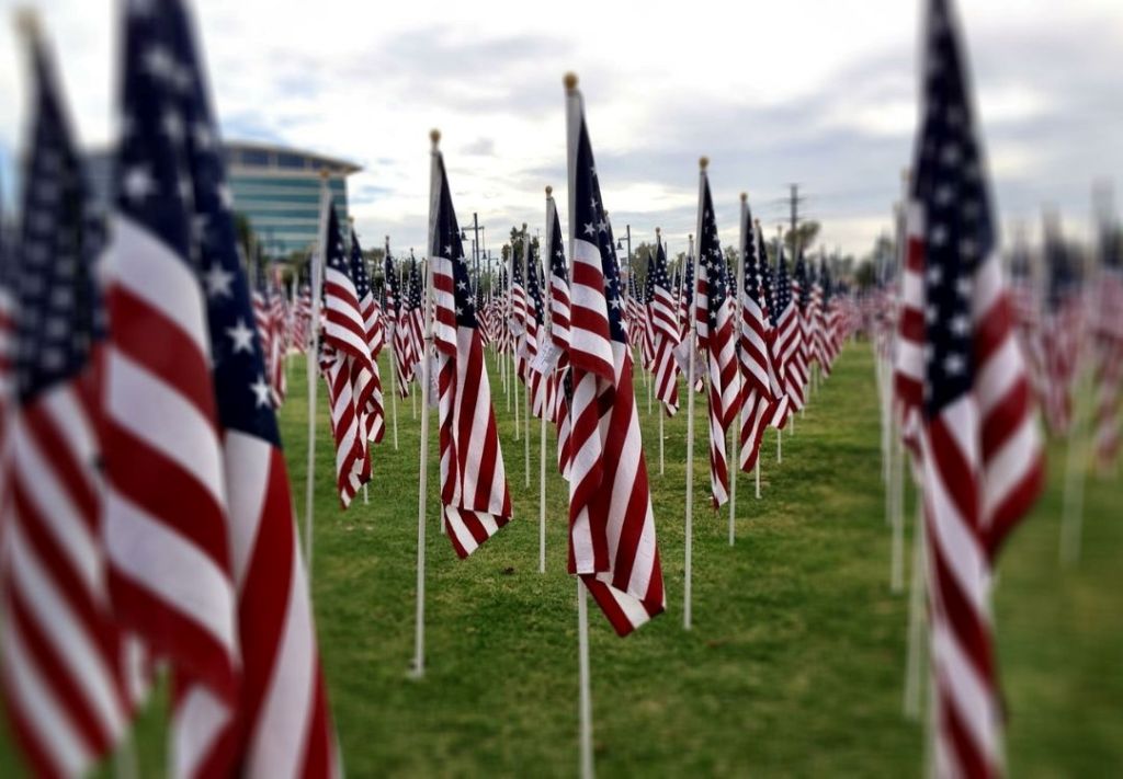 Recordando el 11-S, Edgewater y Public Square se llenan de banderas