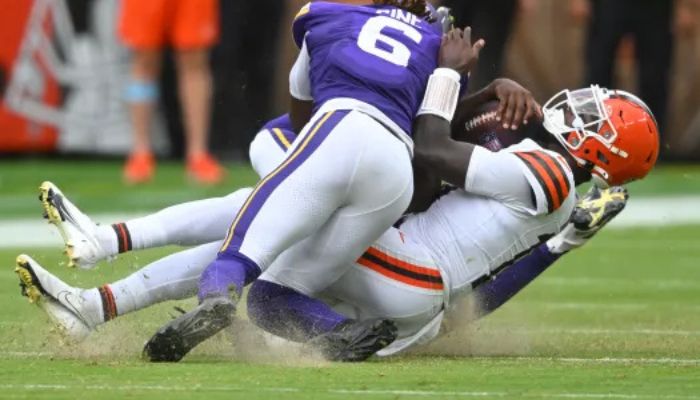 Vikings remontan y ganan 21-17 a Browns con TD final