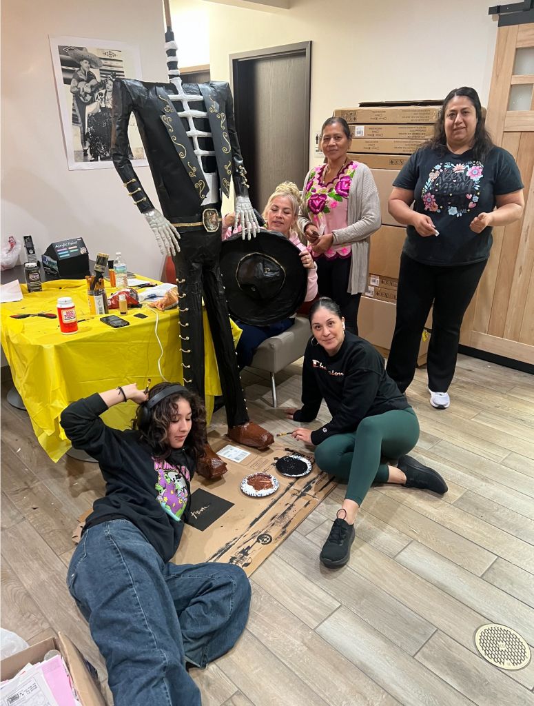 HOLA Ohio honra Día de Muertos con altar comunitario