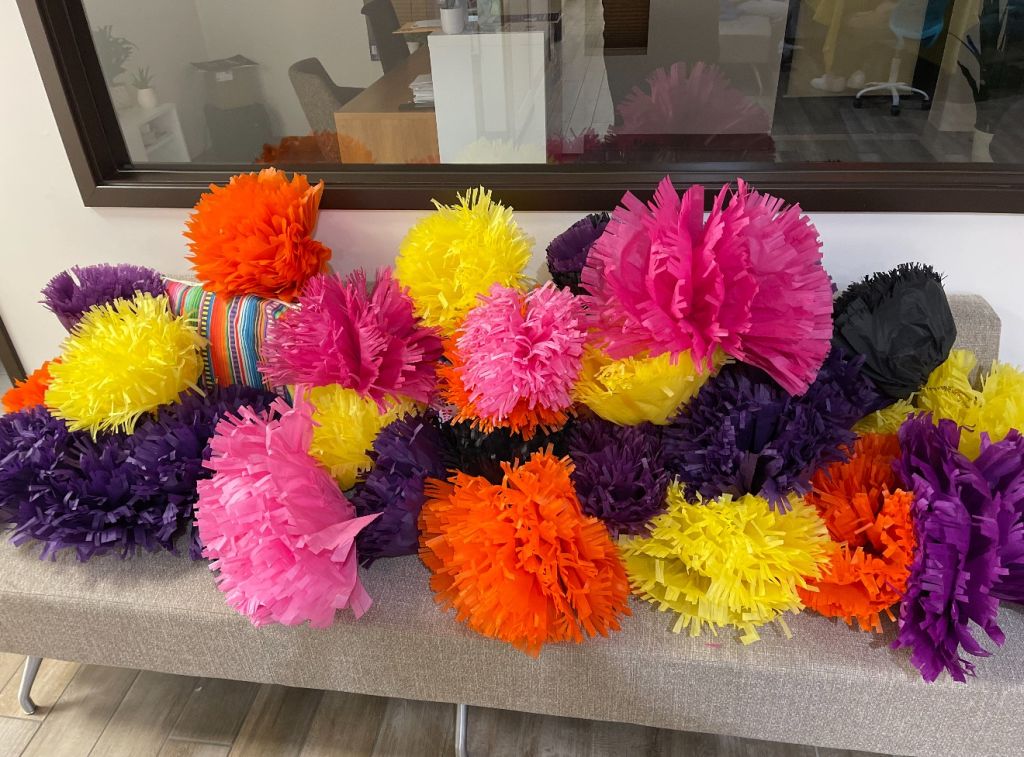 HOLA Ohio honra Día de Muertos con altar comunitario