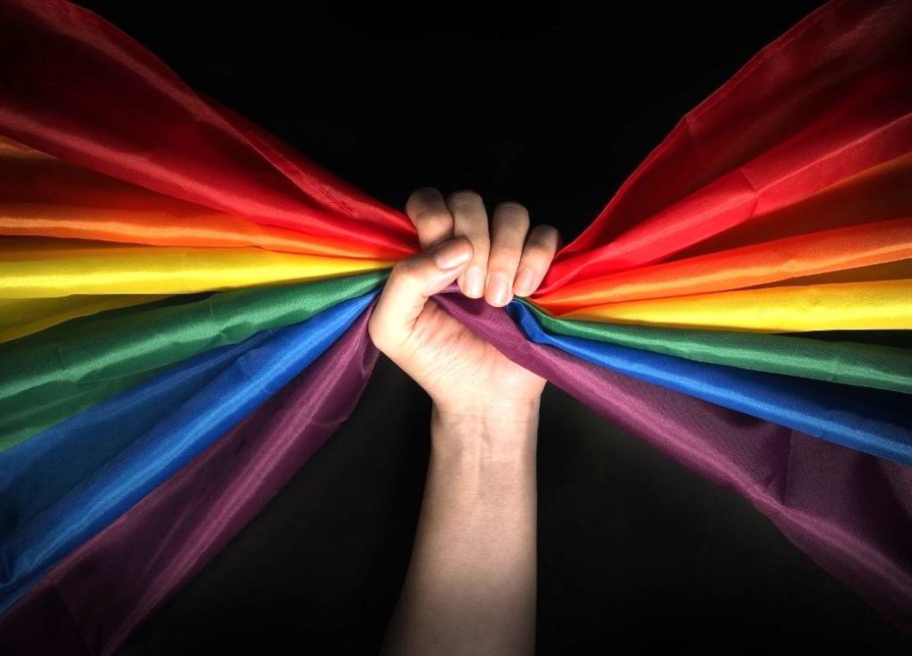 Comunidad LGBTQ+ disfrutará noche interactiva en Akron