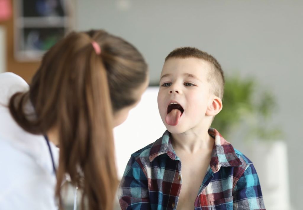 Autoridades vigilan posible brote de sarampión en Cuyahoga