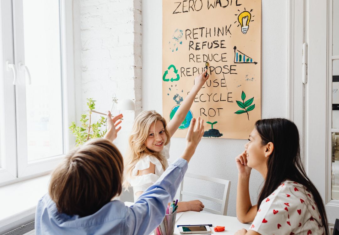 Distrito de Akron logra avances frente a la escasez de maestros