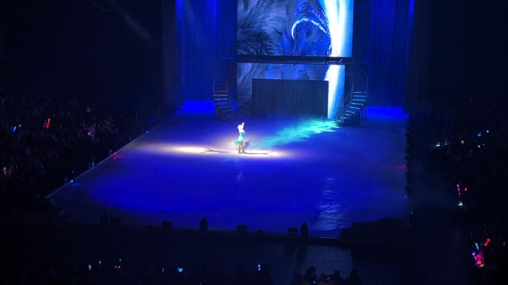 Familias hispanas disfrutan de “Disney On Ice” con La Mega Cleveland