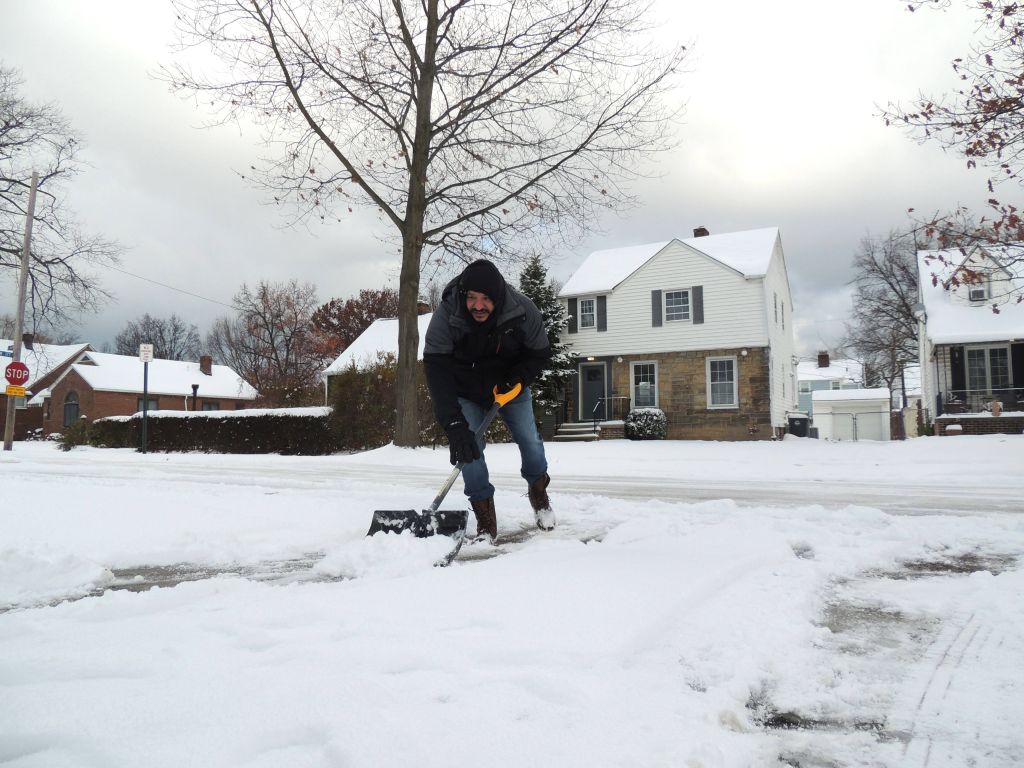 Emergencia por nieve en Cuyahoga baja a Nivel 1