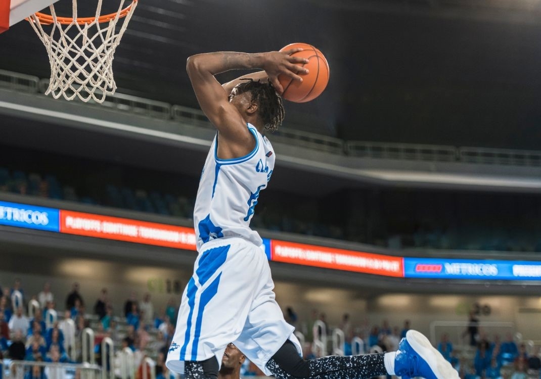 Este viernes: Akron y Massachusetts en duelo de baloncesto masculino  