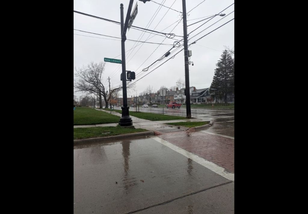 Siguen los apagones en Cleveland tras fuertes tormentas